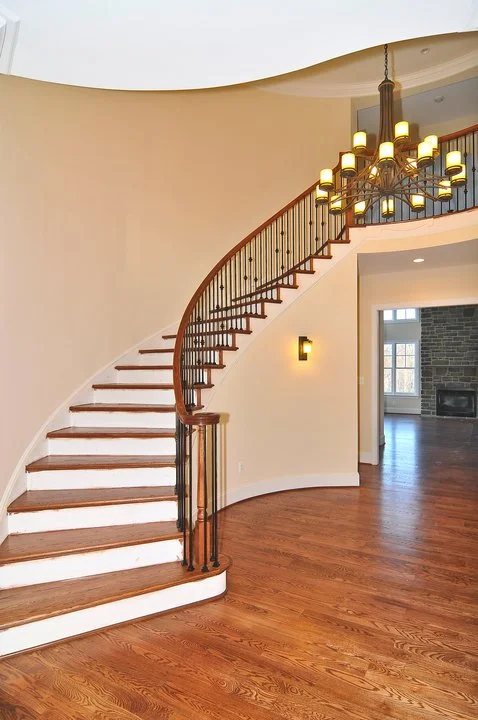 Circular staircase with metal balusters